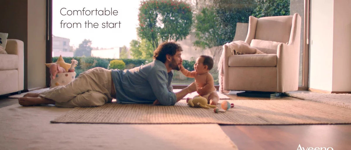 Aveeno Baby & Me Daily Bathtime Solutions Gift Set Includes Baby Wash, Shampoo,Calming Bath and Moisturizing Lotion - 4ct
