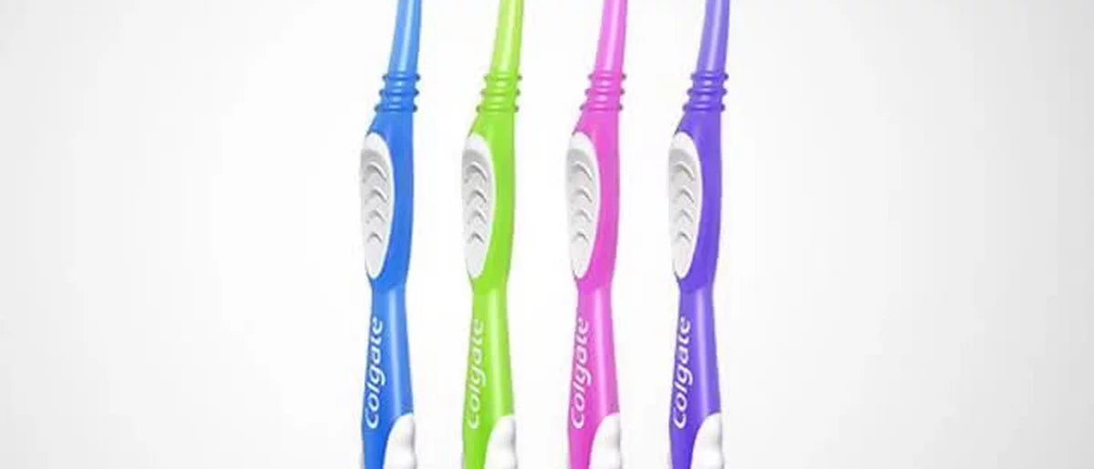 Colgate Extra Clean Manual Toothbrush - Soft