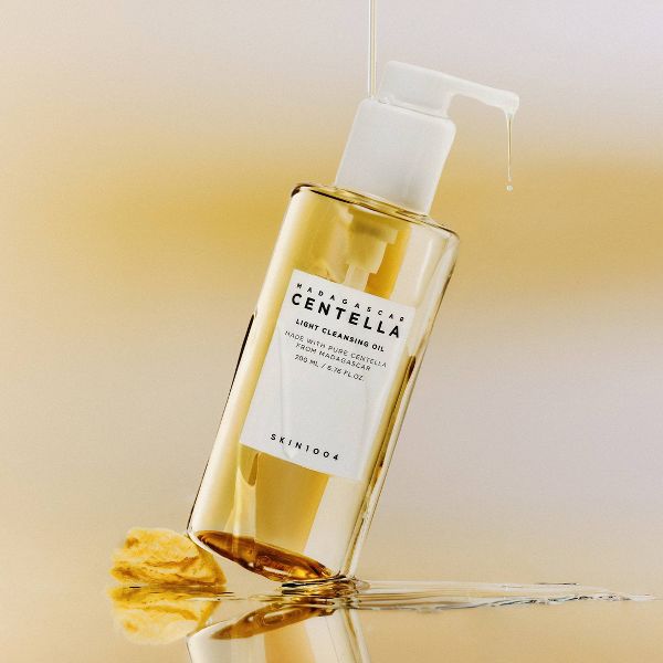 SKIN1004 Madagascar Centella Light Cleansing Oil Korean Skincare Soothing and Gentle Oil Cleanser for Makeup Impurities Removal - 200ml